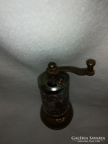 Bronze colored metal pepper grinder