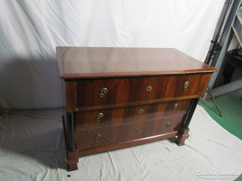 Antique bieder chest of drawers with 3 drawers