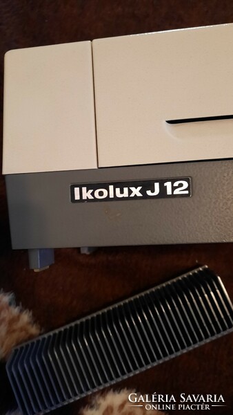 Icolux j 12 is suitable for projecting German-made framed slides