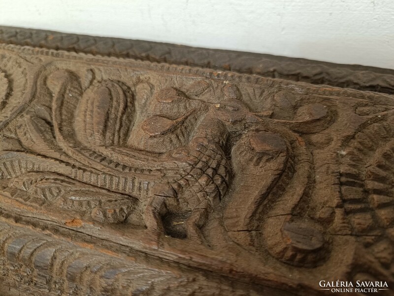 Antik indiai faragott fa épület dísz Gujarat település India páva motívum 462 8201