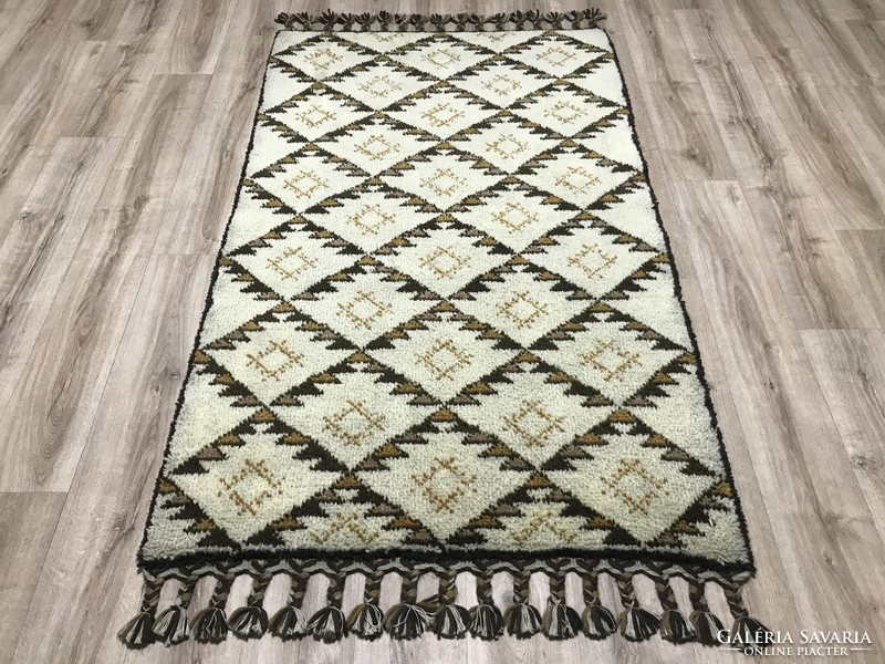 Thick hand-knotted wool rug, 116 x 214 cm