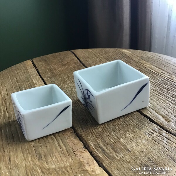 Japán két darab kis porcelán edény, fűszertartó