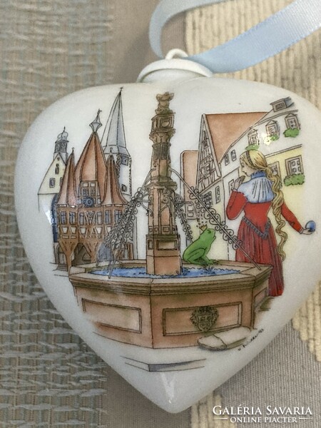 Hutschenreuter porcelain heart pendant, frog king fairy tale pattern 1998