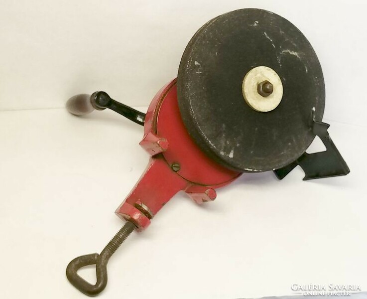 Retro manual grinder