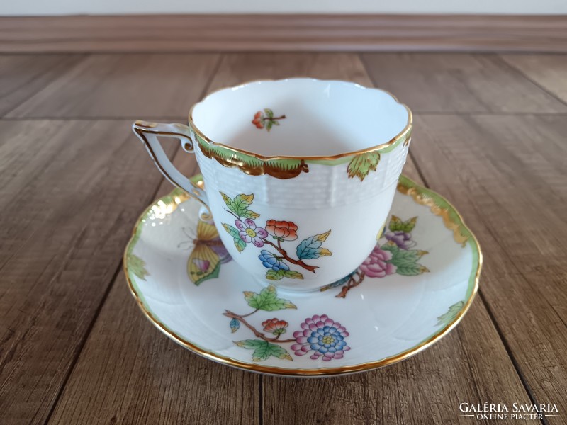 Large cup with Victoria pattern from Herend