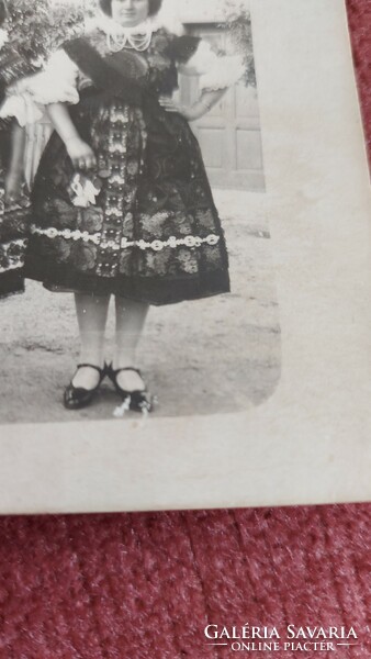 Antik fotográfia népviseletbe öltözött asszonyok képeslap postatiszta