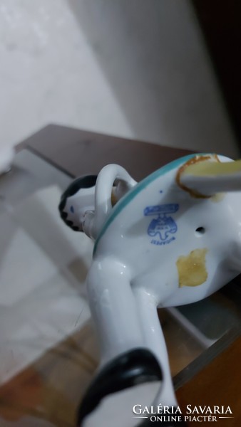 Aquincumi porcelán cica símogató kislány javított jelzett