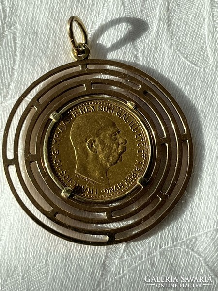 10 Korona / corona 1910 gold pendant in a 14 carat socket
