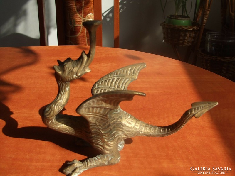 Antique bronze dragon statue with exquisite workmanship