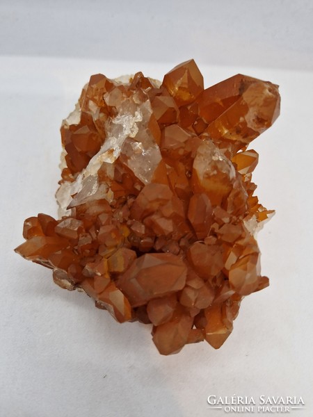 Tangerine quartz colony