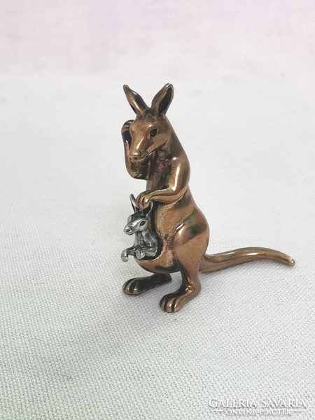 Ezüst miniatűr kenguru