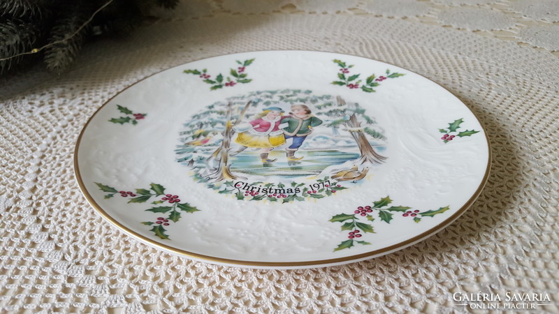 Royal doulton porcelain Christmas plate, 1977