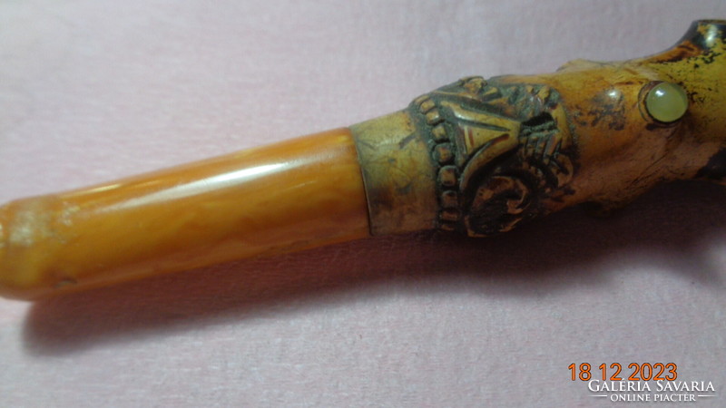 Antik faragott szipka , eredeti dobozában  , 11 cm  , borostyán  véggel