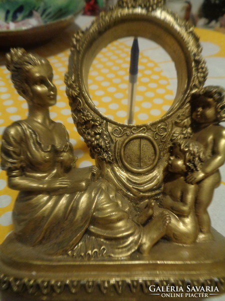 Barokkos óratartó  , mutatós szép tárgy  , 7,5 cm az óra helye