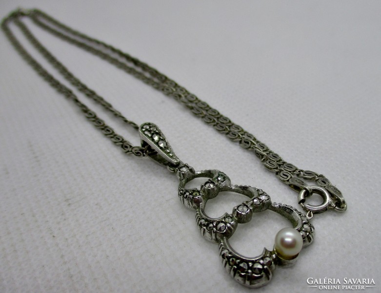 Szép antik ezüstnyaklánc valódi gyöngy és markazit  medállal