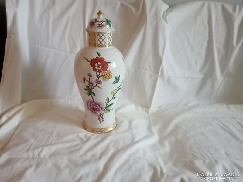 Ravenhouse urn vase