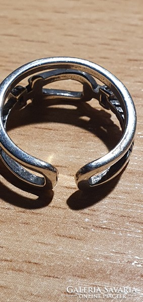 Silver ring forming a belt buckle 925