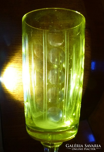 6 db. színes üveg pohár.