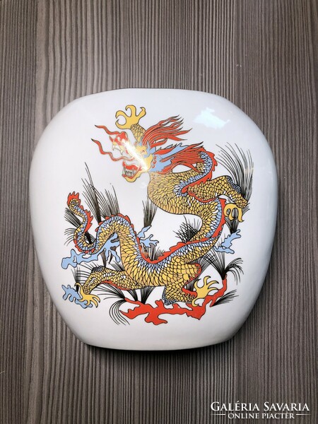 Dragon pattern vase with gold border