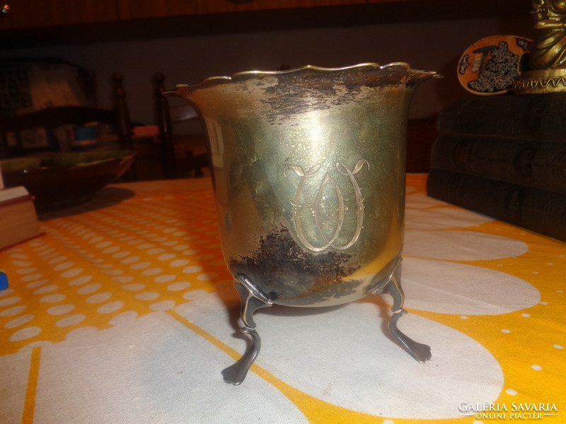 Centerpiece holder made of brass silver-plated, which is worn, three-legged, marked