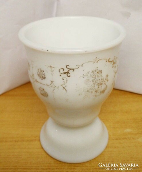 Biedermeier stílusú aranyozott puttós díszítésű tejüveg pohár 1870-1890-s évekből