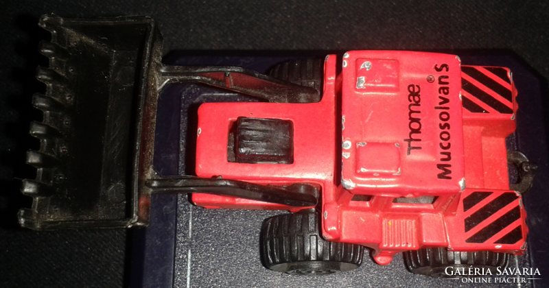 1976 Matchbox Superfast No. 29 Tractor Shovel red