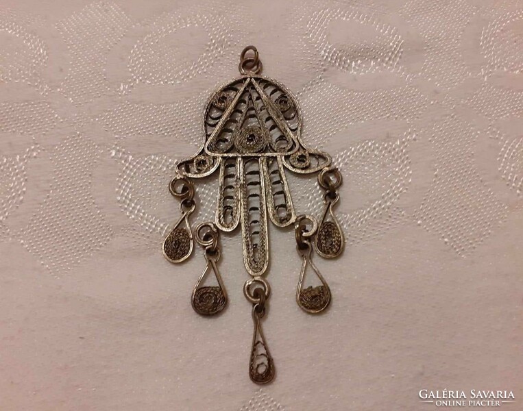 Nagyméretű, filigrán technikával készült Hamsa (Fatima) kéz medál  (ezüst? ezüstözött?)
