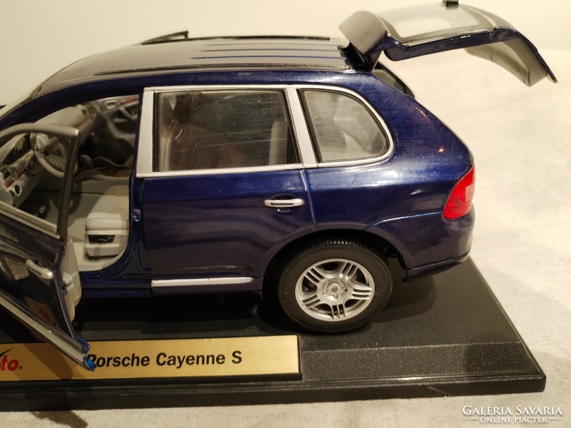 Porsche cayenne - model/ metal model