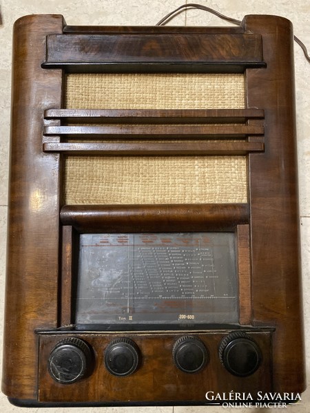 Old Philips radio in working order