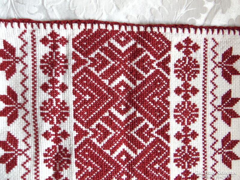 Beautiful embroidered Transylvanian needlework decorative cushion cover
