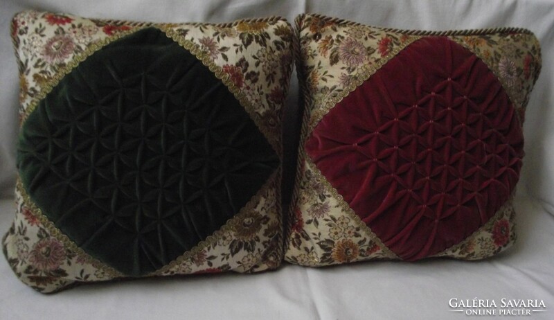 2 beautiful decorative pillows