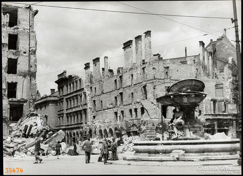 Larger size, photo art work by István Szendrő. Budapest, Kálvin tér, after the war.