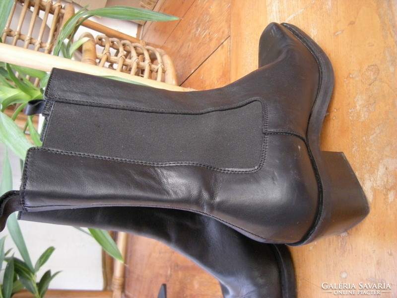 39 black leather ankle boots