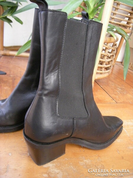 39 black leather ankle boots
