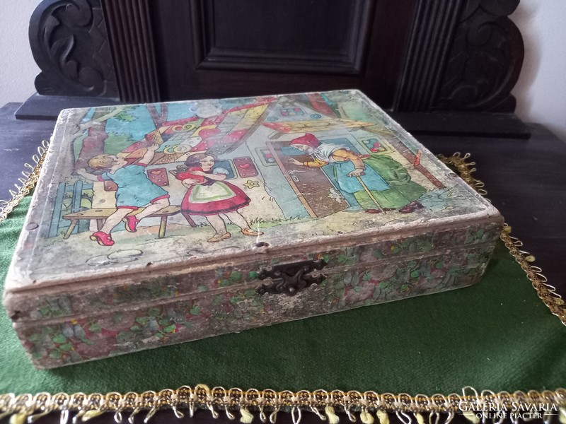 Antique story cube