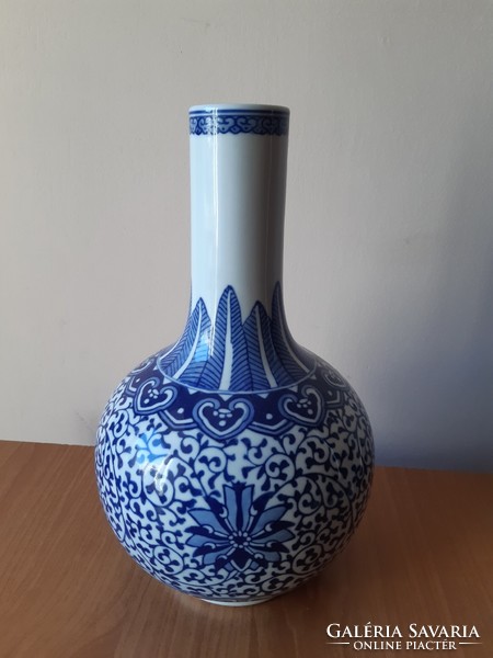 Nagy Jingdezhen jelzett kék-fehér porcelán váza 29 cm magas