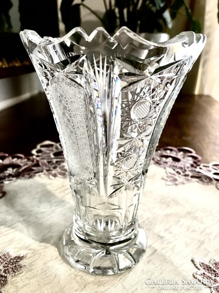 Új kehely alakú kristály váza