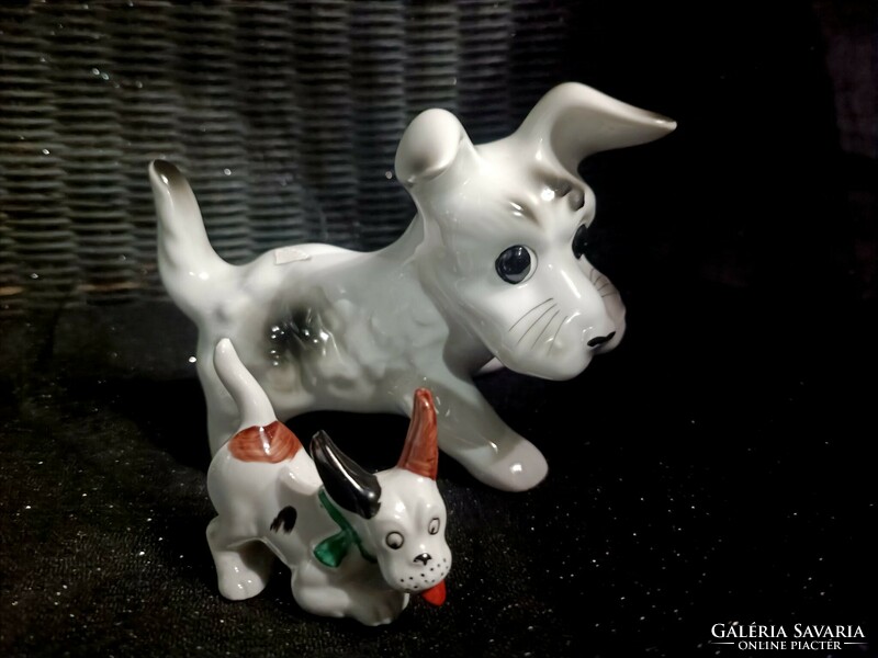 2 porcelain dogs