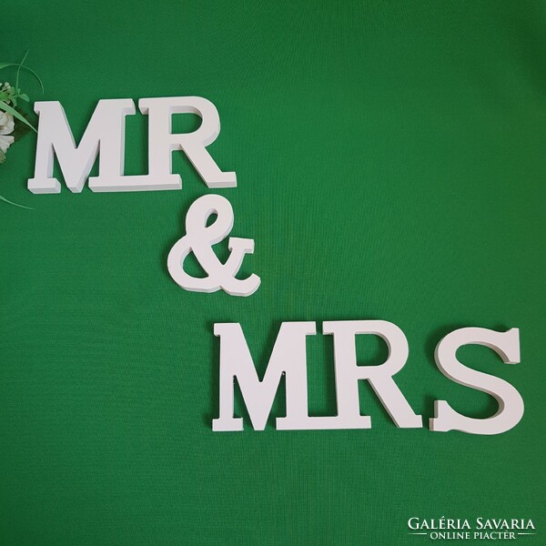 Új, de sérült Mr & Mrs asztali dísz, esküvői dekoráció