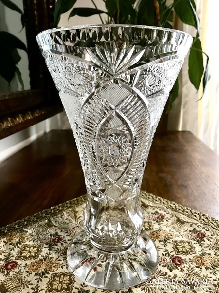 Gyönyörű nagyméretű talpas kristály váza