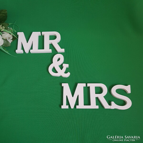 Új, de sérült Mr & Mrs asztali dísz, esküvői dekoráció