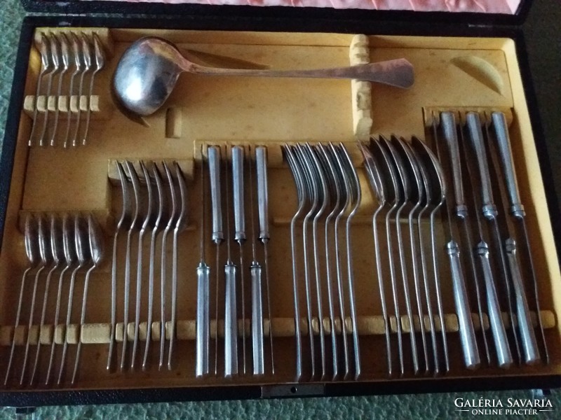 Legacy silver 6-person cutlery set in original box, with key