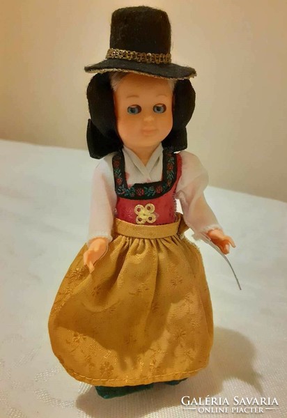 Doll in Salzburg folk costume (16 cm)