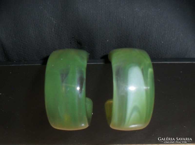 Marbled green, plug-in earrings.