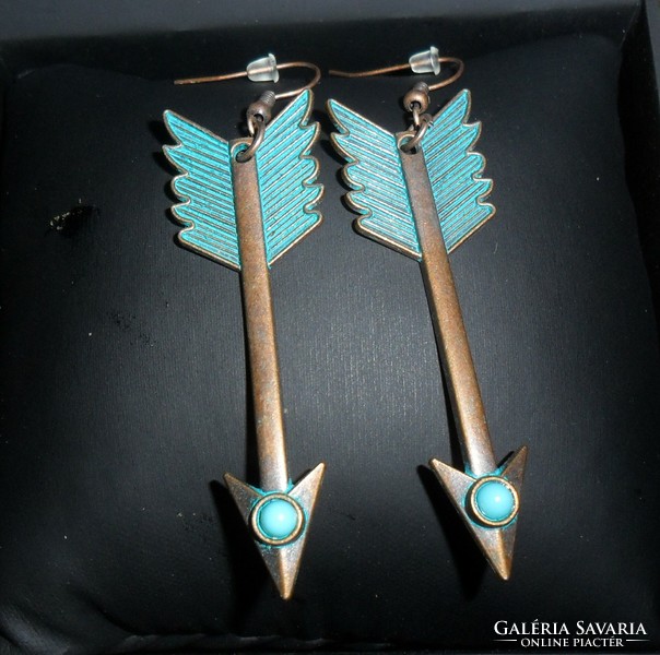 Boho-style, arrowhead turquoise-bronze earrings with stones.