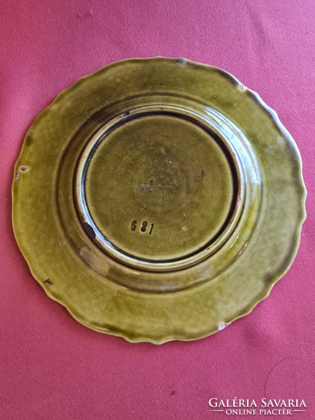 Antik majolika tányér, 19,5 cm; Znaim, Schütz, Villeroy  1800-as évek végéről