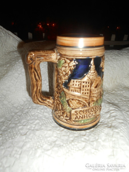 Beer mug with convex pattern