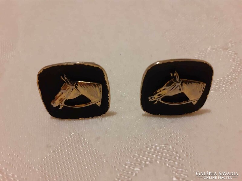 Cufflink decorated with horse head