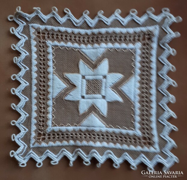 Embroidered azure cutter