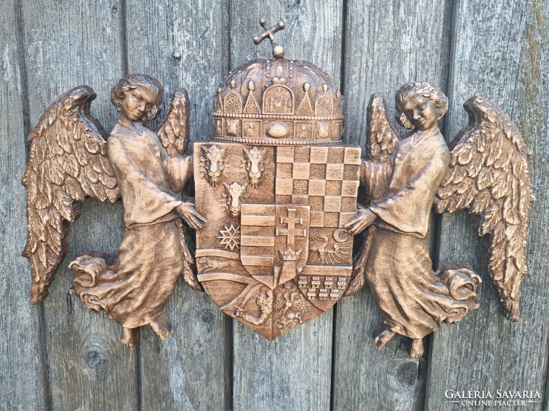 Fából készült angyalos közép címer